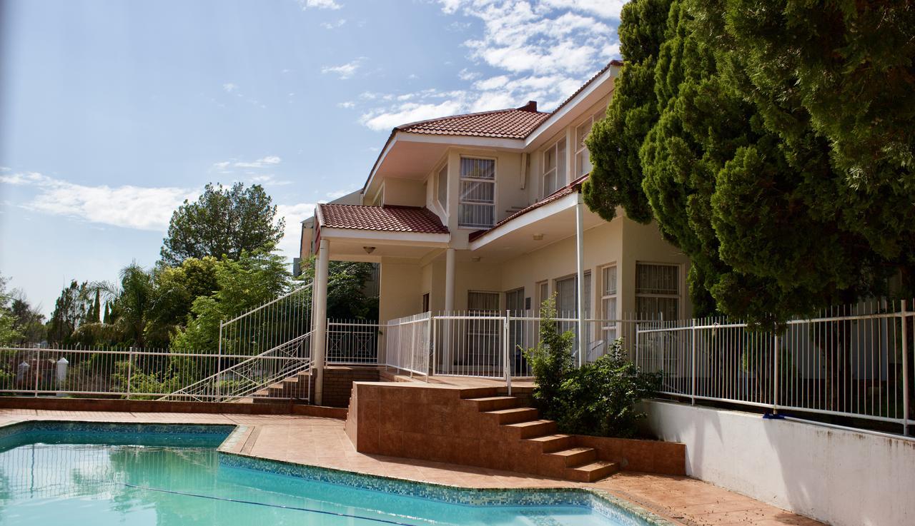 Pentagon Guesthouse Bloemfontein Exterior photo