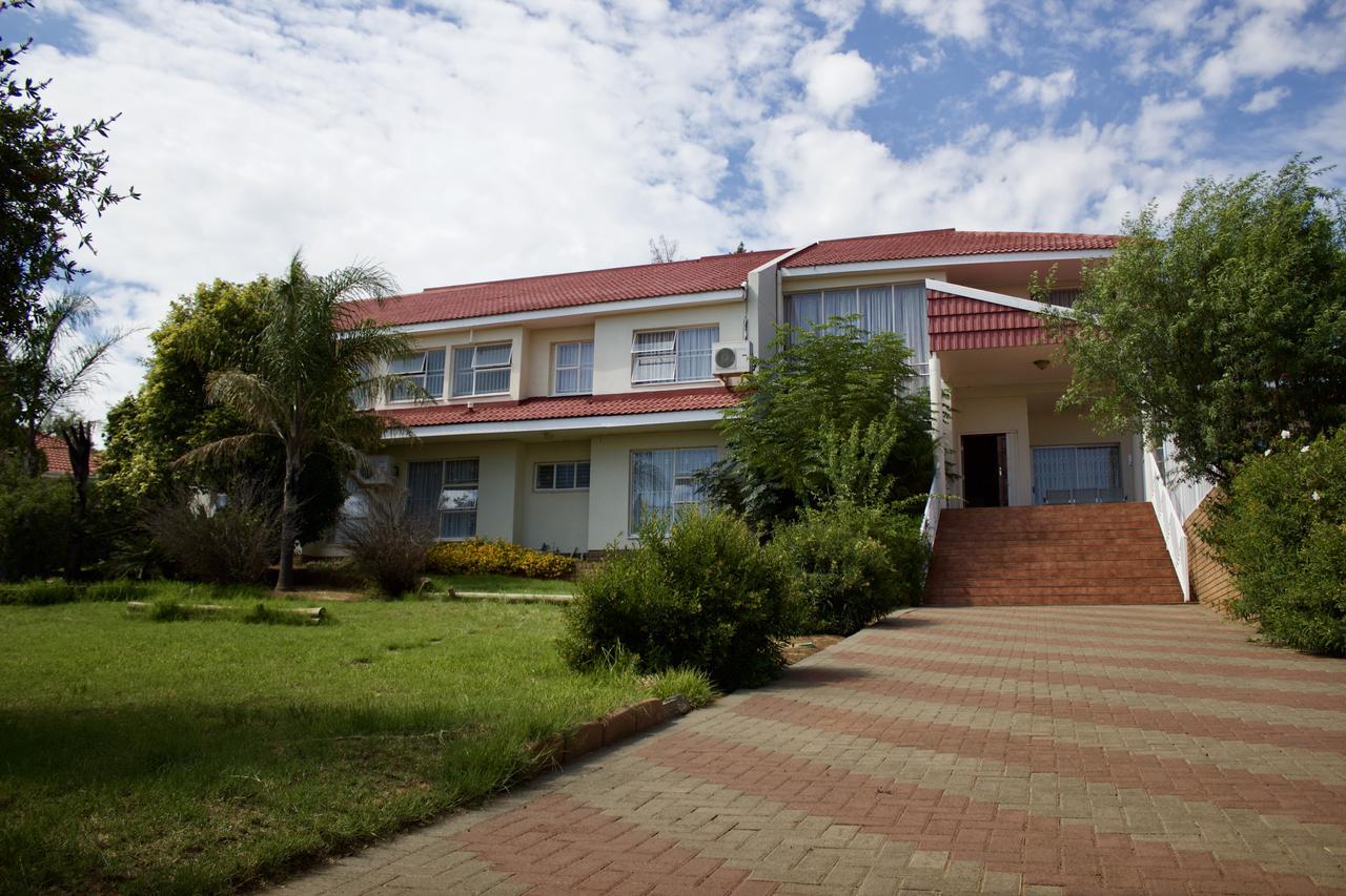 Pentagon Guesthouse Bloemfontein Exterior photo